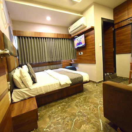 Hotel Lake Palace Ahmadabad Zewnętrze zdjęcie