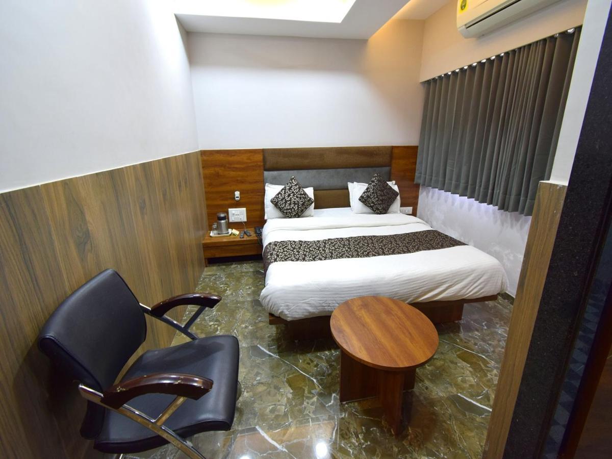 Hotel Lake Palace Ahmadabad Zewnętrze zdjęcie