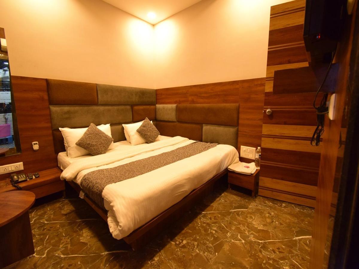 Hotel Lake Palace Ahmadabad Zewnętrze zdjęcie