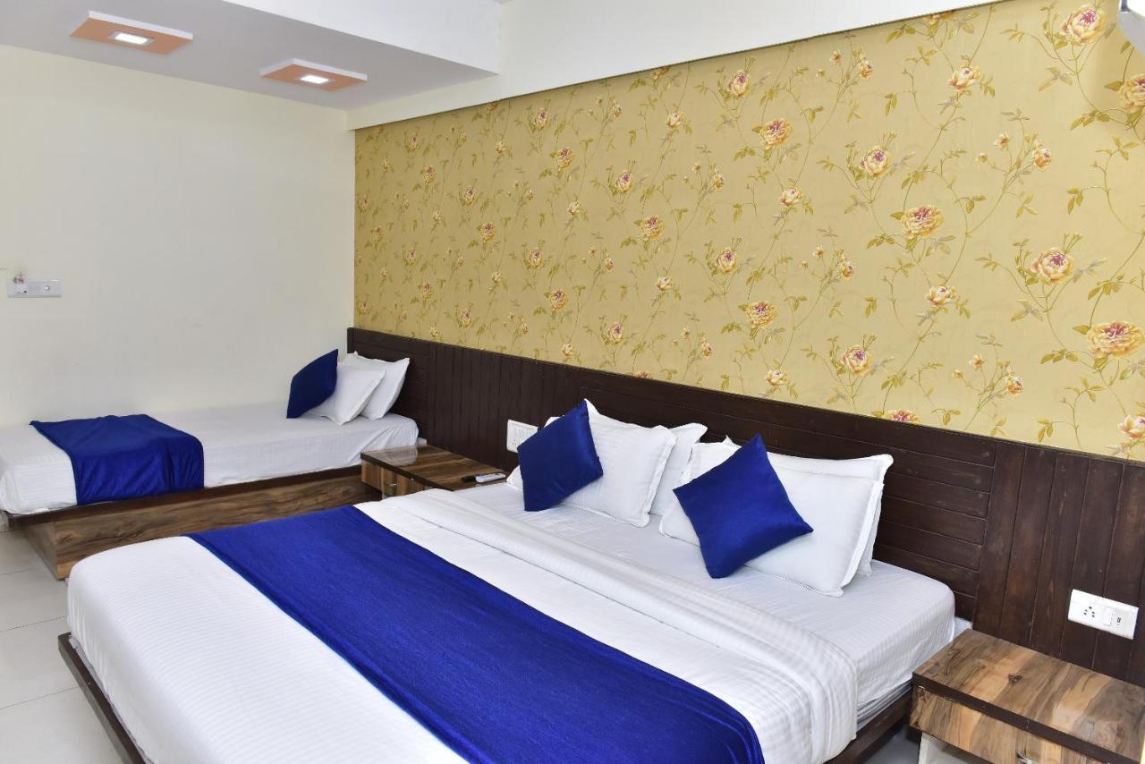 Hotel Lake Palace Ahmadabad Zewnętrze zdjęcie