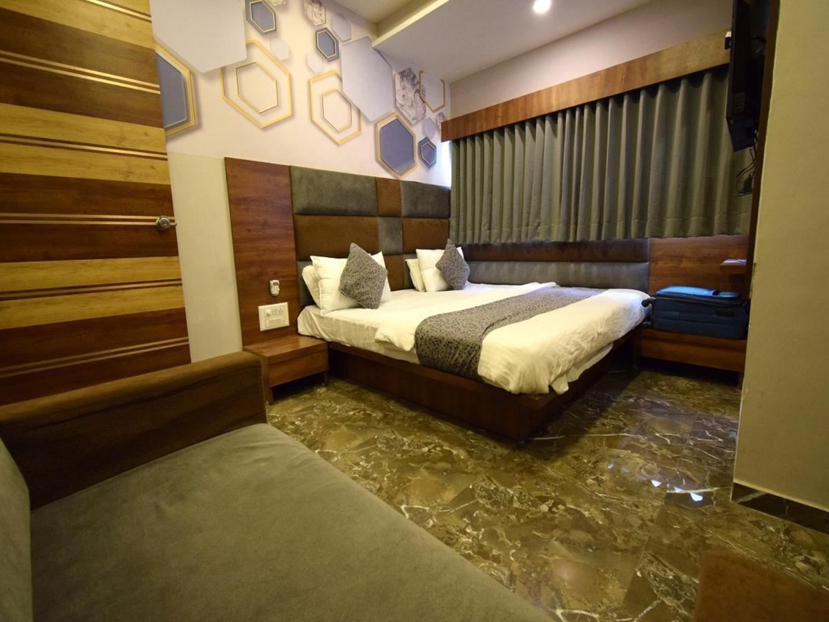 Hotel Lake Palace Ahmadabad Zewnętrze zdjęcie