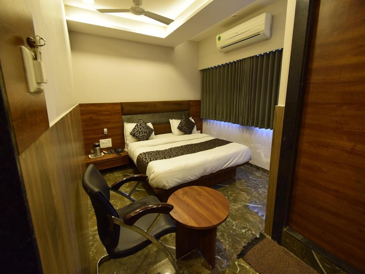 Hotel Lake Palace Ahmadabad Zewnętrze zdjęcie