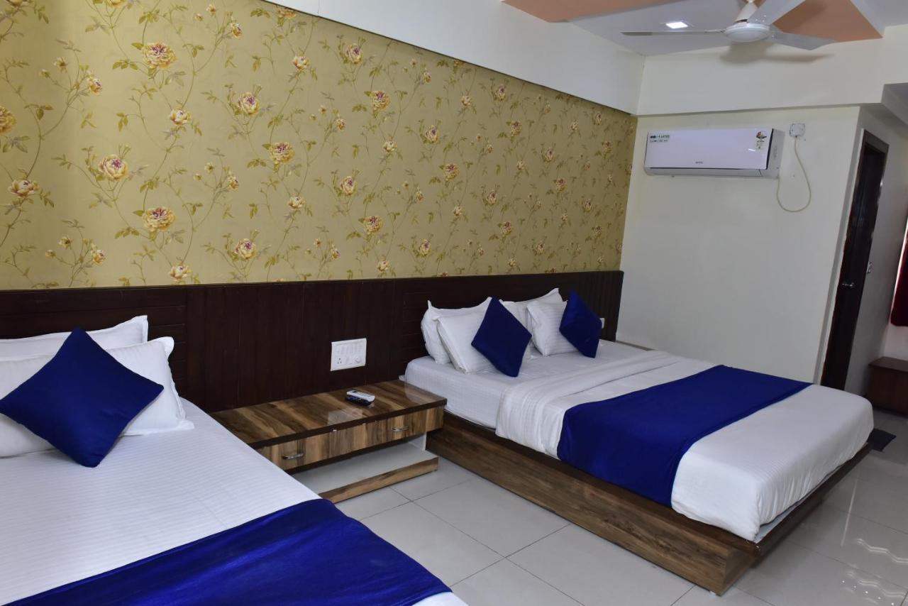 Hotel Lake Palace Ahmadabad Zewnętrze zdjęcie