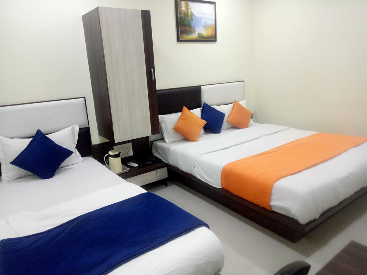 Hotel Lake Palace Ahmadabad Zewnętrze zdjęcie