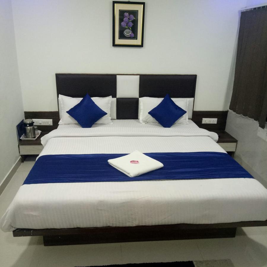 Hotel Lake Palace Ahmadabad Zewnętrze zdjęcie
