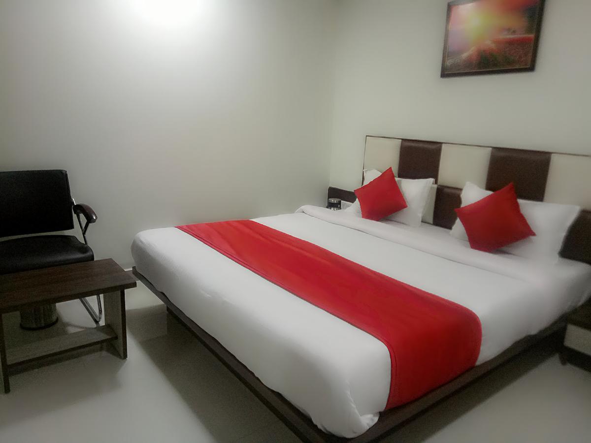 Hotel Lake Palace Ahmadabad Zewnętrze zdjęcie